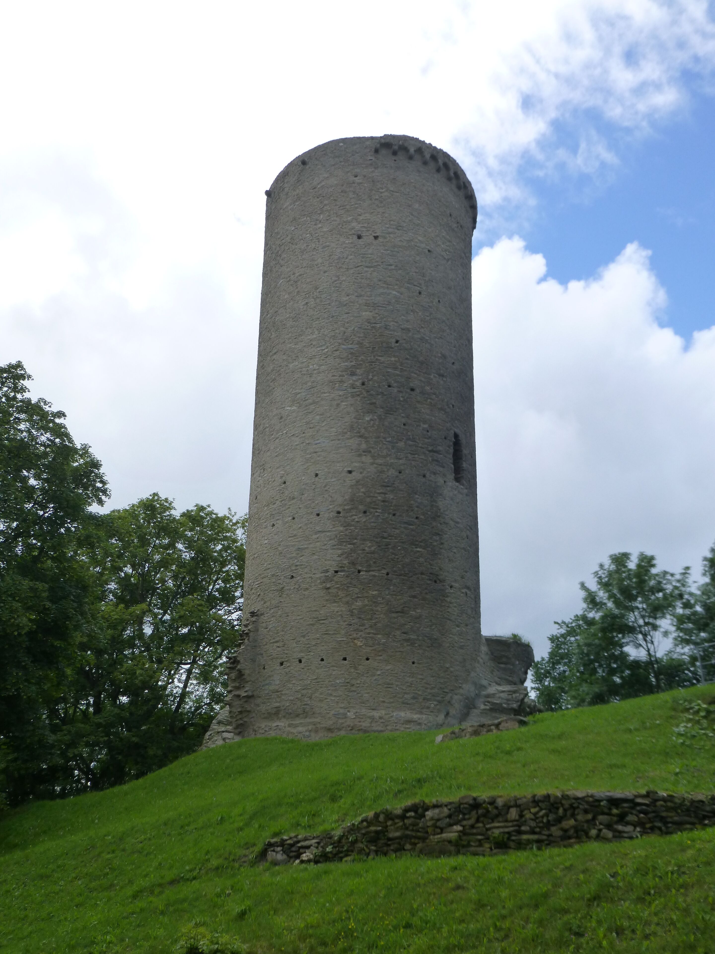 Bergfried der Burg Reifenberg