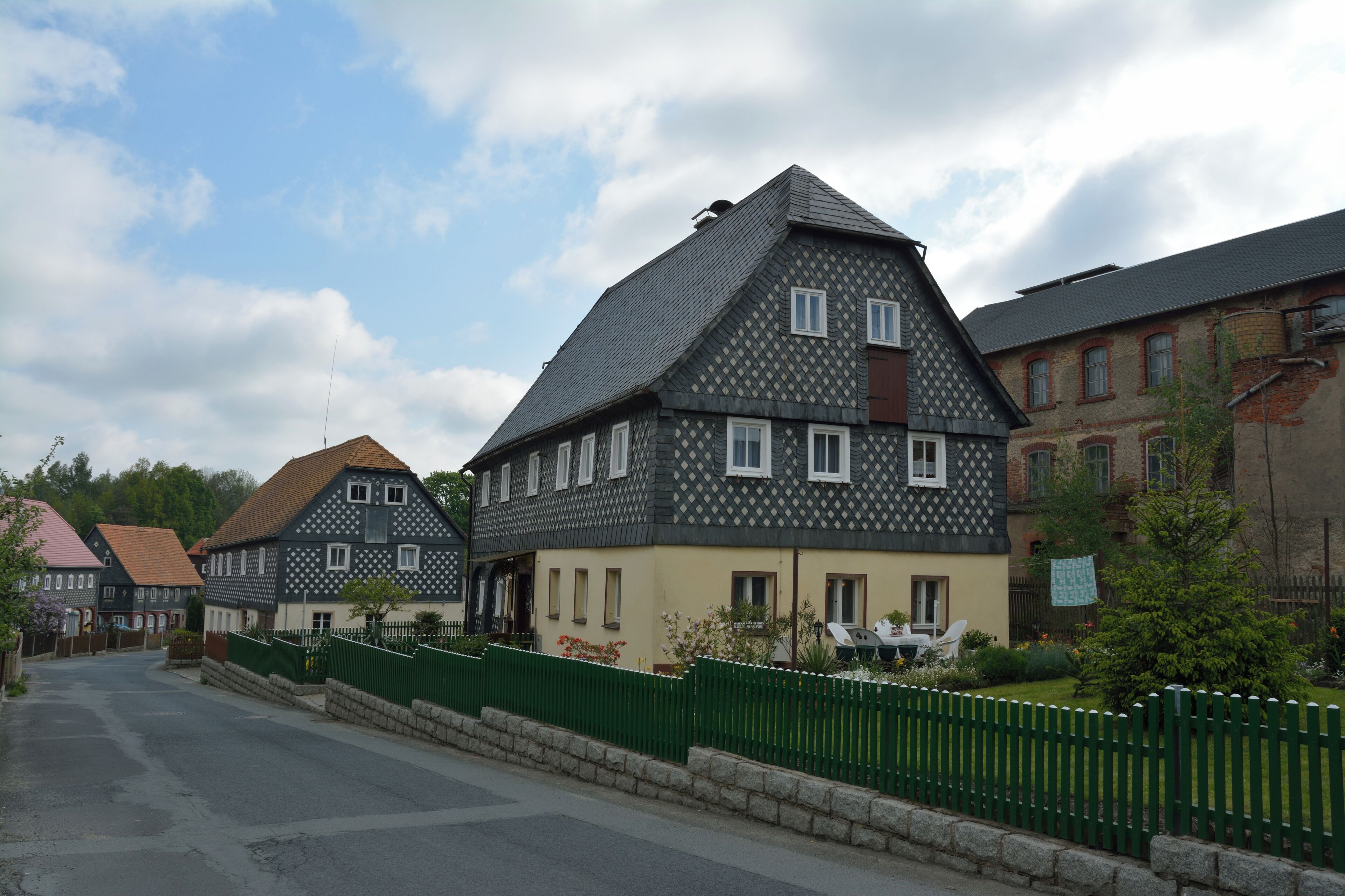 Ausflug nach de:Obercunnersdorf Land: Sachsen Landkreis:Görlitz Ort: Obercunnersdorf Strasse: Kottmarsdorfer Straße Hausnummer: 5 und 7 (5 kein Umgebinde)