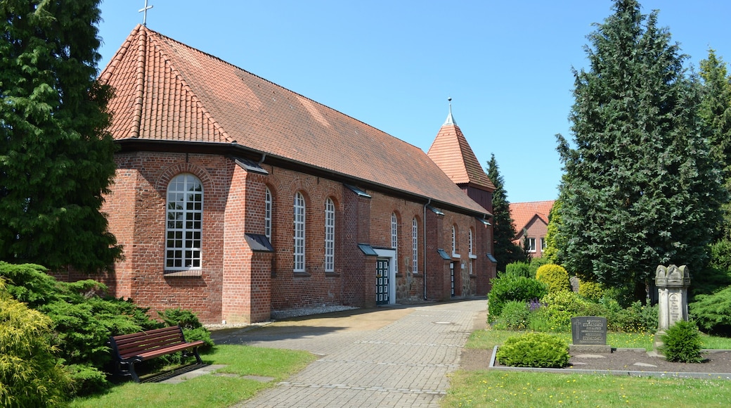 Petrikirche mit Glockenturm Am Friedhof 2