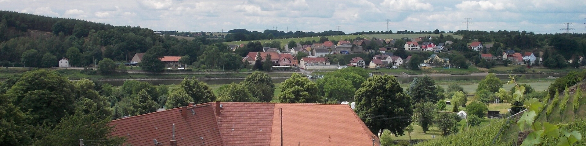 View from Schlossberg vineyard in Seusslitz (Nünchritz, Meissen district, Saxony), with the village of Niederlommatzsch in the background