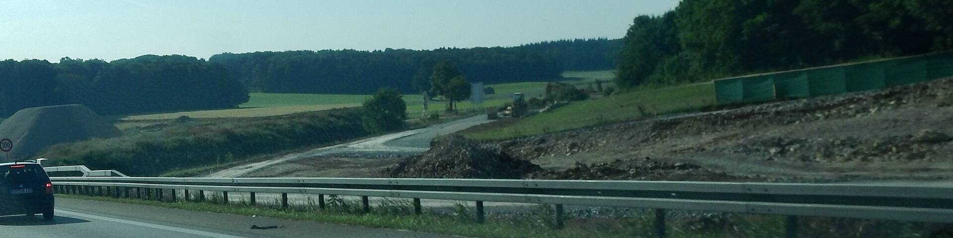 Baustelle der Autobahn BAB A8 und der Eisenbahn-Neubaustrecke (NBS) Suttgart–Ulm im Juli 2014