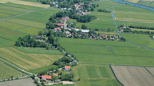 Büttel bei Loxstedt, Blick von Westen Fotoflug vom Flugplatz Nordholz-Spieka über Cuxhaven und Wilhelmshaven