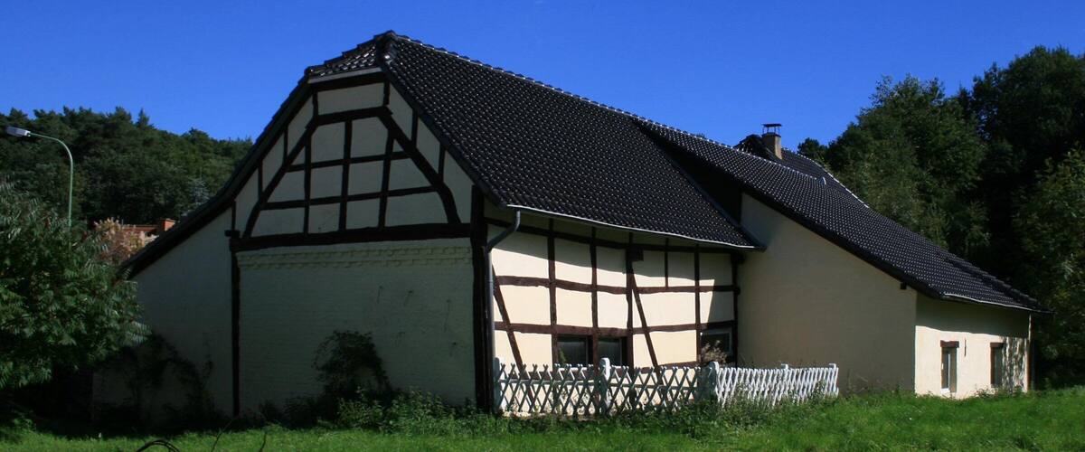 This is a photograph of an architectural monument. It is on the list of cultural monuments of Kreuzau, no. 6