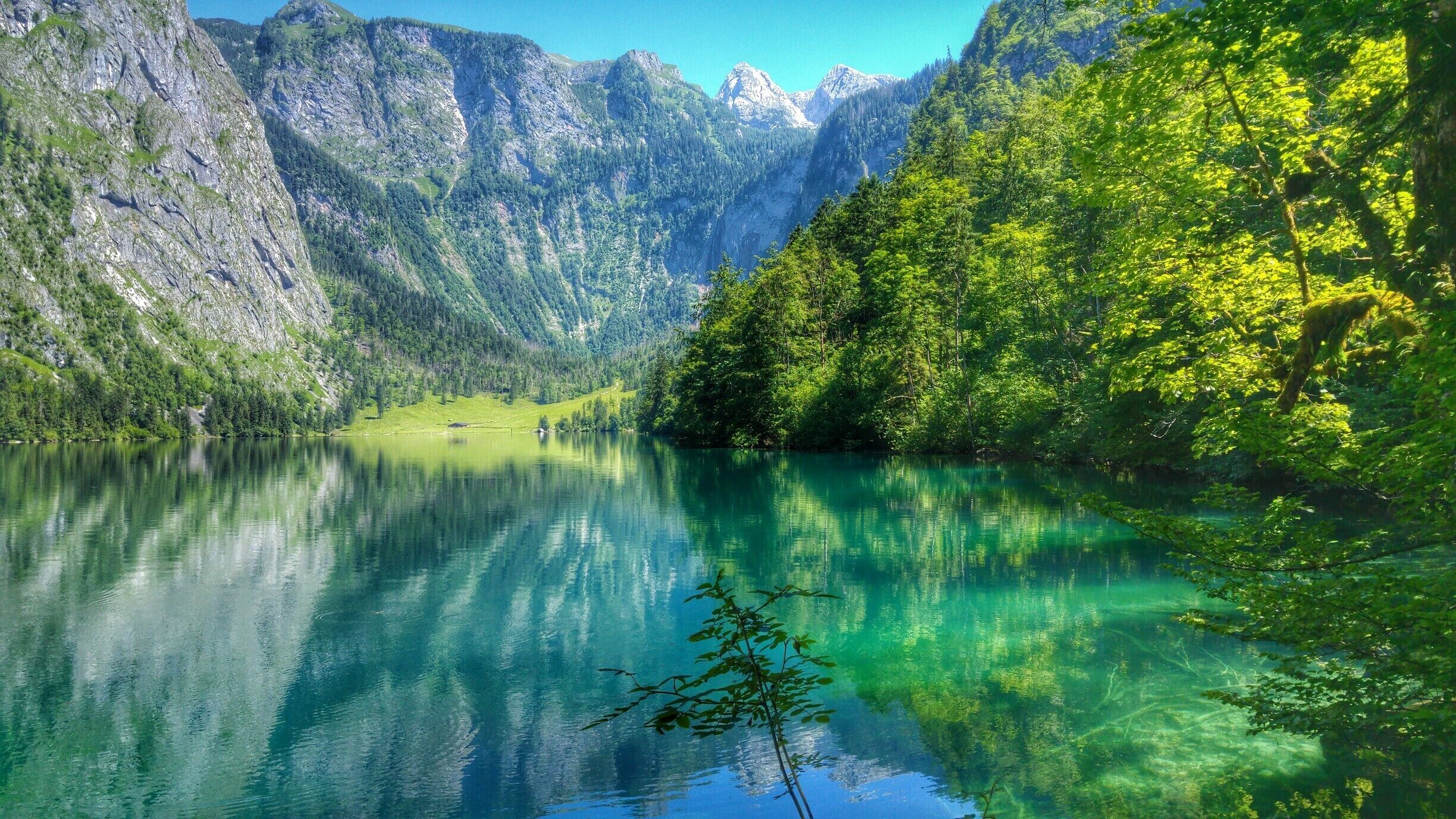 A beautiful place in South Germany, Bavaria, where you can enjoy a romantic boat ride and hike along clear waters. This scenery is so clear and colorful, that you just cannot stop taking pictures. It's just mesmerizing.
