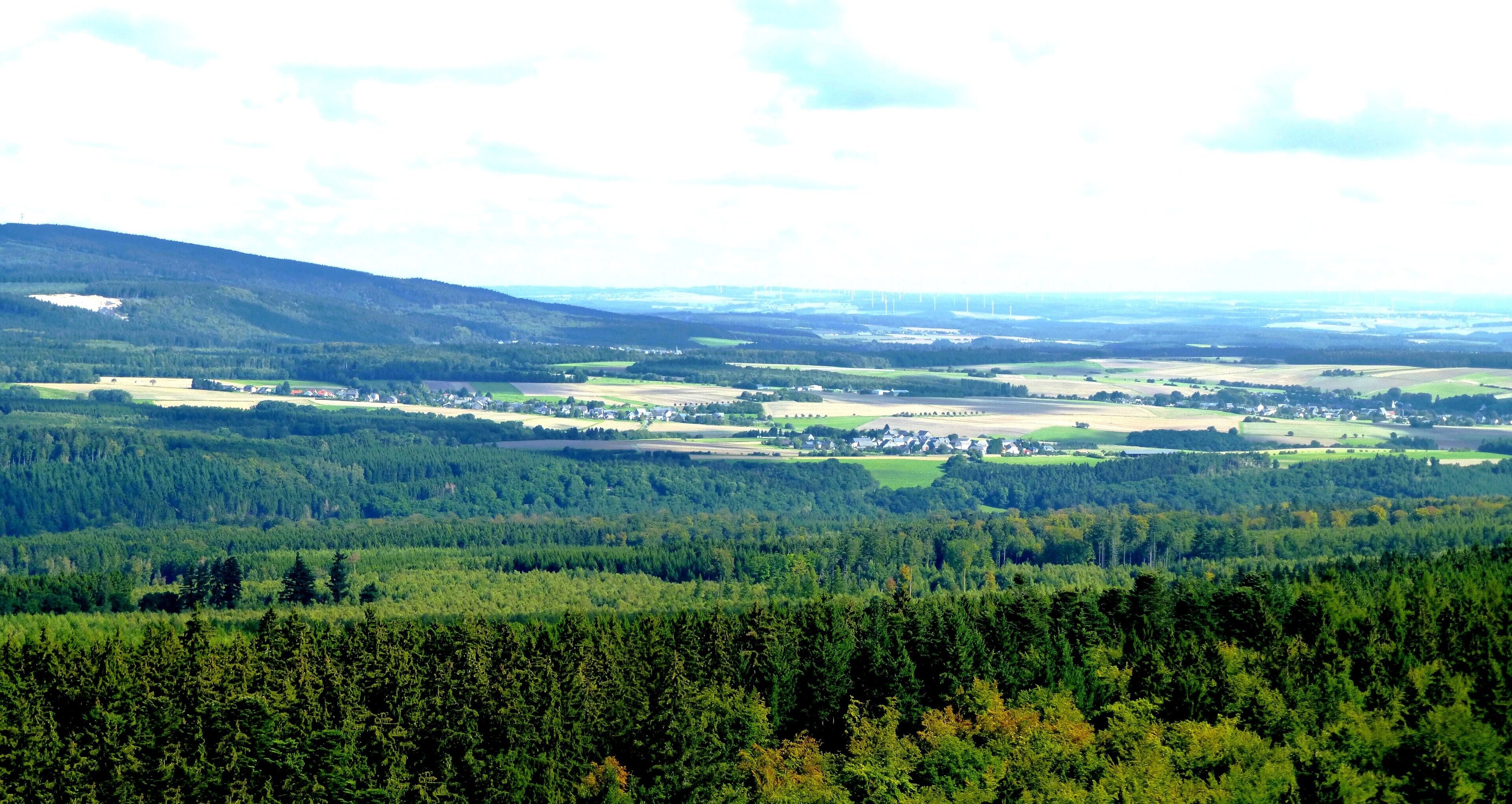 Hellertshausen, Asbach und Hottenbach – von der Wildenburg aus gesehen