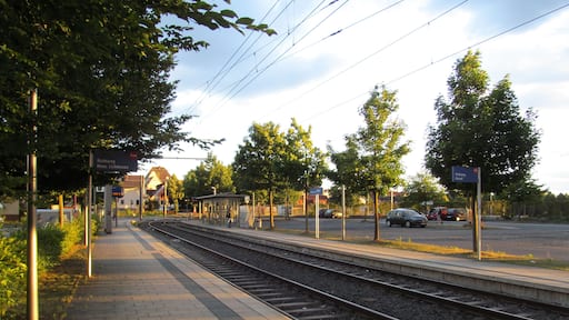die Tramhaltestelle Oberkaufungen-Mitte an der Lossetalbahn in Oberkaufungen für die Fahrtrichtung Kassel