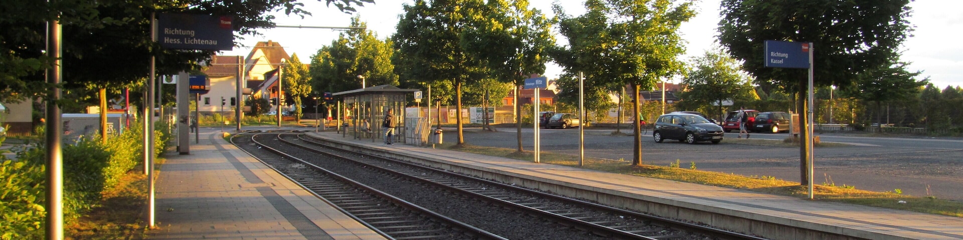 die Tramhaltestelle Oberkaufungen-Mitte an der Lossetalbahn in Oberkaufungen für die Fahrtrichtung Kassel