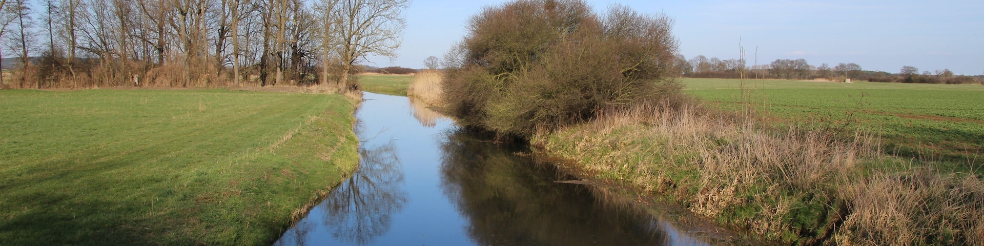Die Hauptstremme südlich vom Dorf und östlich der L 34