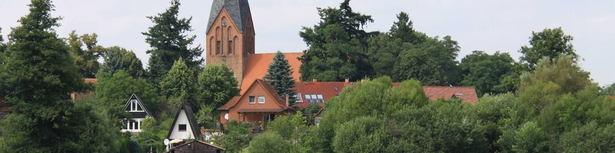 Kirchturm der Stadt Jabel bei Müritz in Mecklenburg Vorpommern