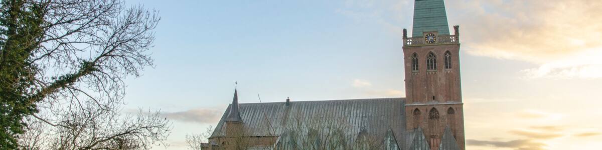 St. Gangolf Heinsberg. St. Gangolf ist eine römisch-katholische Propsteikirche und ehemalige Stiftskirche in der rheinischen Stadt Heinsberg.