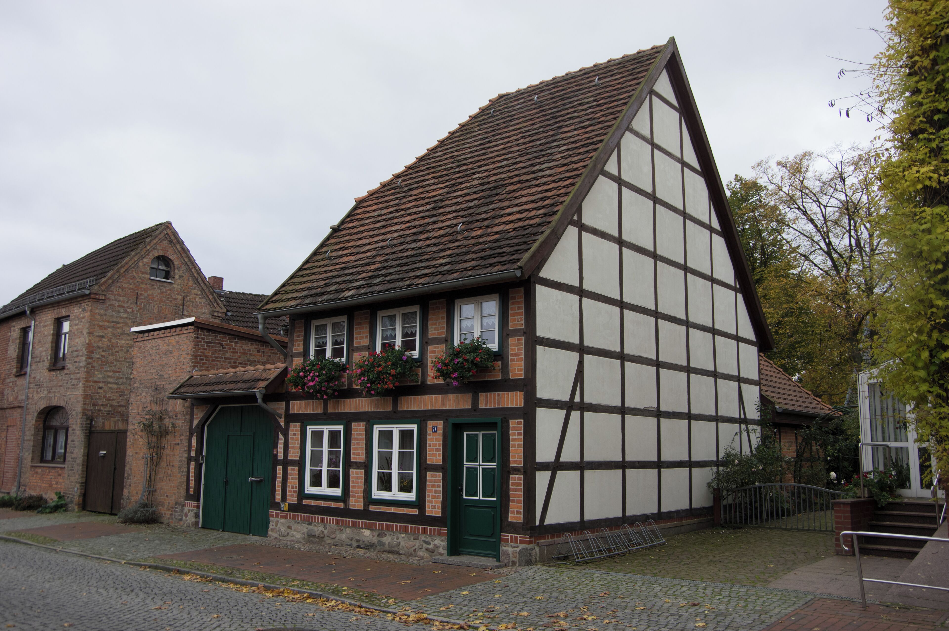 Hagenow in Mecklenburg-Vorpommern. Das Haus (Adresse steht im Namen) steht unter Denkmalschutz.