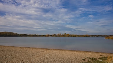 Strand am Kulkwitzer See mit Himmel und Wolken bei Leipzig, Markranstädt, Sachsen, Deutschland