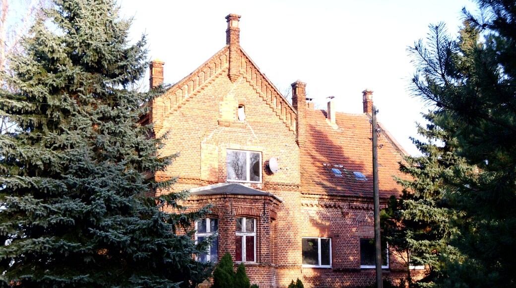 denkmalgeschĂŒtztes GebĂ€ude Unter den Linden 13 in Dannhof, Gemeinde GroĂ Pankow, Landkreis Prignitz