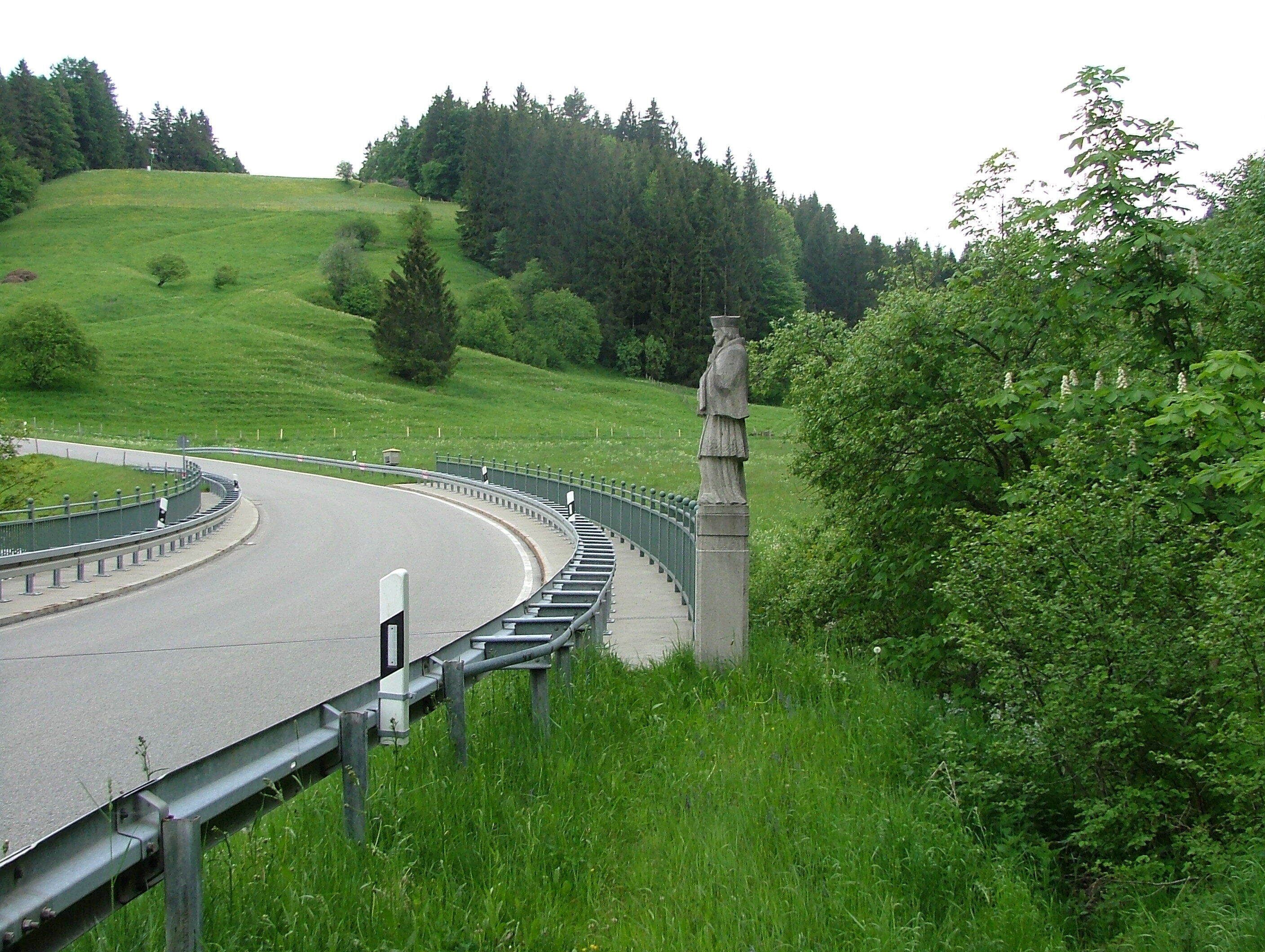Wertachbrücke mit Nepomuk,erbaut 1989