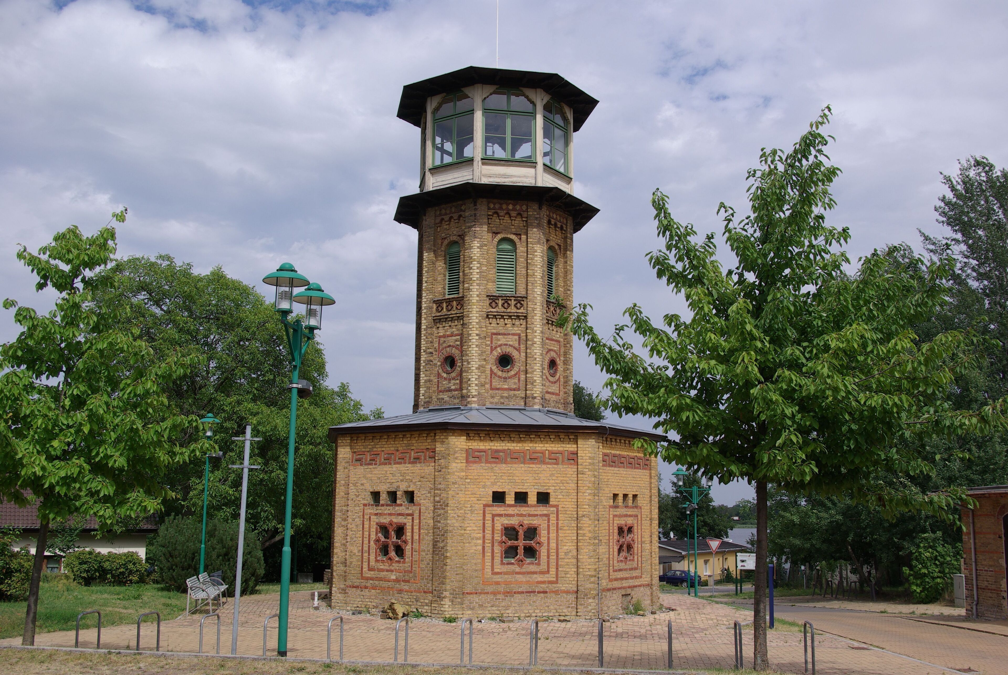 Werder in Brandenburg. In dem Gebäude befindet sich das Ziegeleimuseum Glindow. Der Turm wurde für die Aufseher der Zeigelei gebaut. Das Gebäude steht unter Denkmalschutz.
