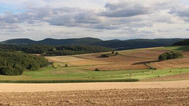 Standort ist etwa in der Nähe dieser Aufnahme File:Dreisberg-Koppe-Hemmerich-Dünsberg-Platte.jpg. Siehe dort für die Beschreibung.