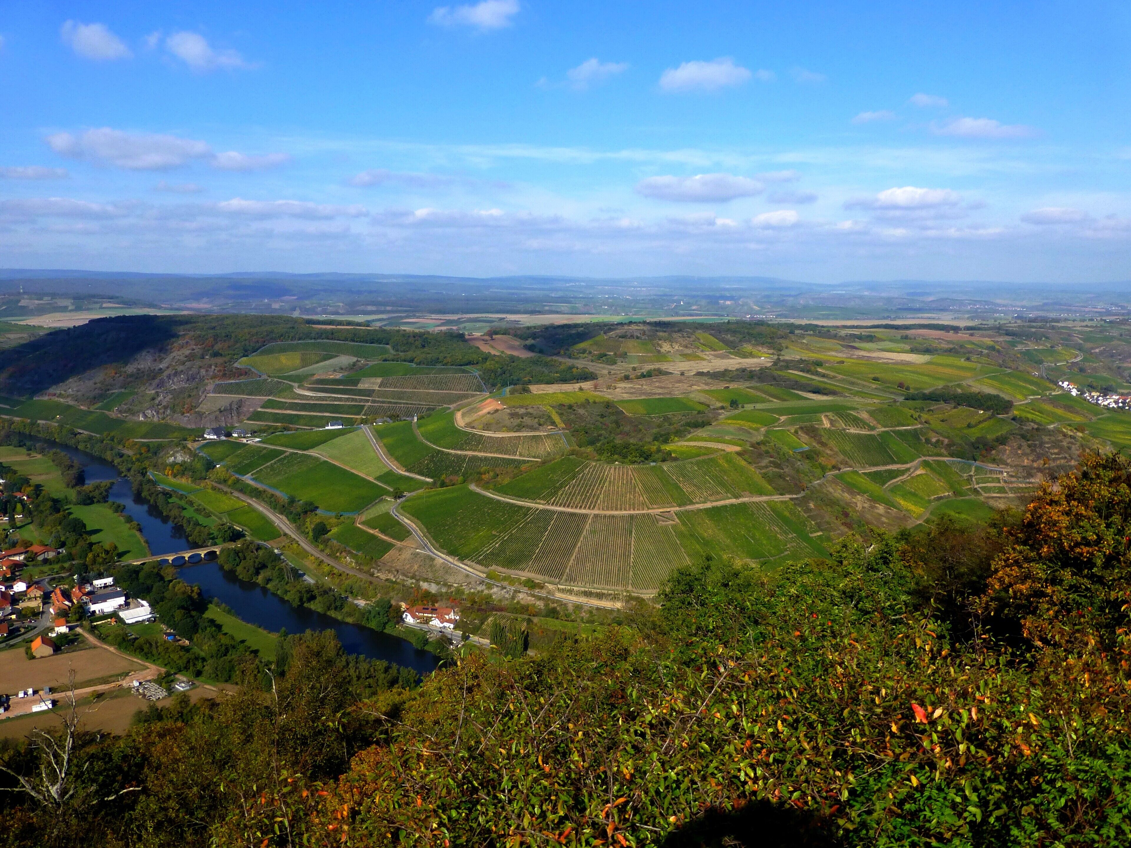 Blick vom Lemberg über die Weinberge zwischen Oberhausen und Niederhausen in Richtung Braunweiler