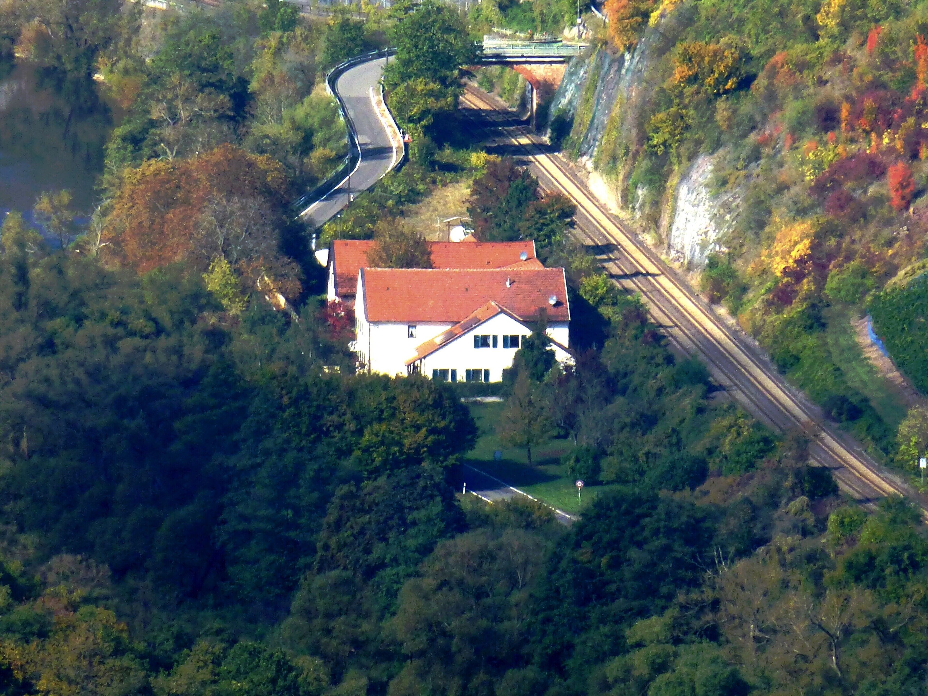 Blick vom Lemberg in Feilbingert auf den Niederthäler Hof in Schloßböckelheim