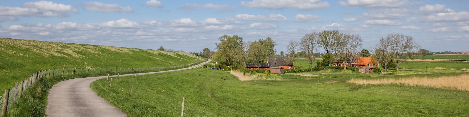 Bicycle path along the dollard route in Ostfriesland