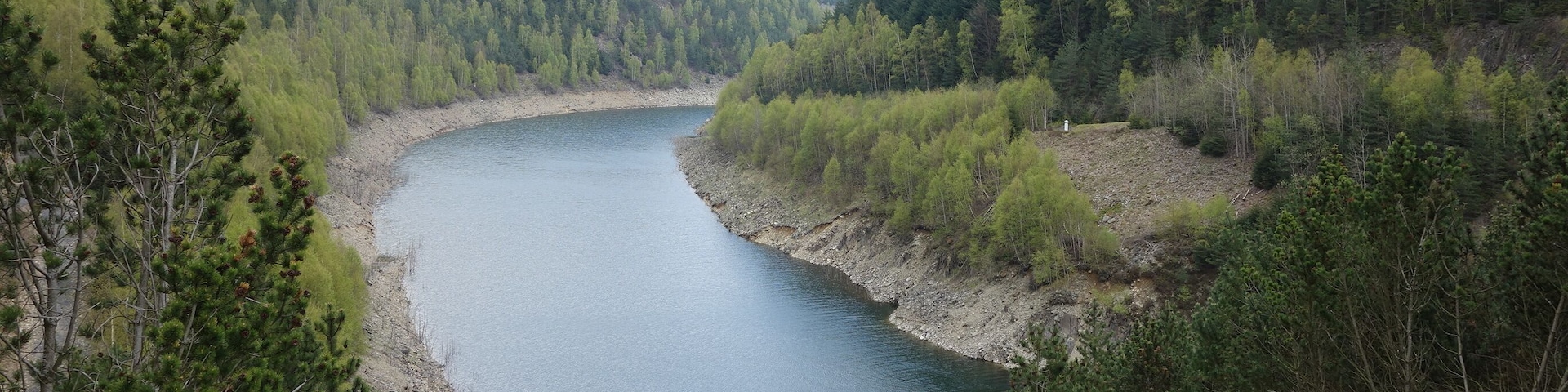Talsperre Leibis-Lichte, Blick von der Vorsperre Deesbach in das Hauptbecken