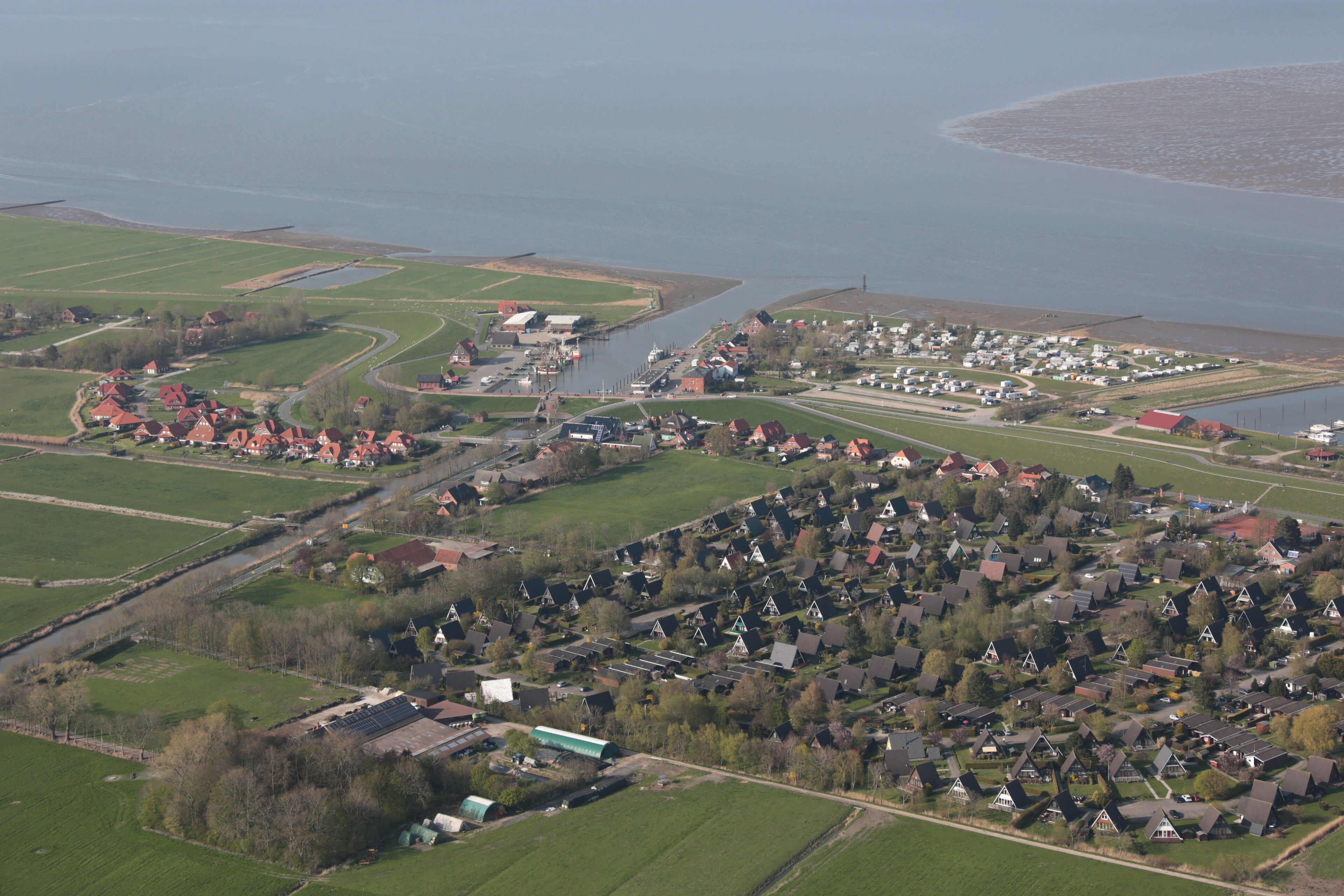 Fotoflug von Nordholz-Spieka nach Oldenburg und Papenburg This photo was taken by Alchemist-hp. If you use one of my photos, an email (account needed) or a message or direct to: my email account would be greatly appreciated. Please note the license terms. Other licensing terms can get discussed, too. This file is copyrighted and has been released under a license which is incompatible with Facebook's licensing terms. It is not permitted to upload this file to Facebook.