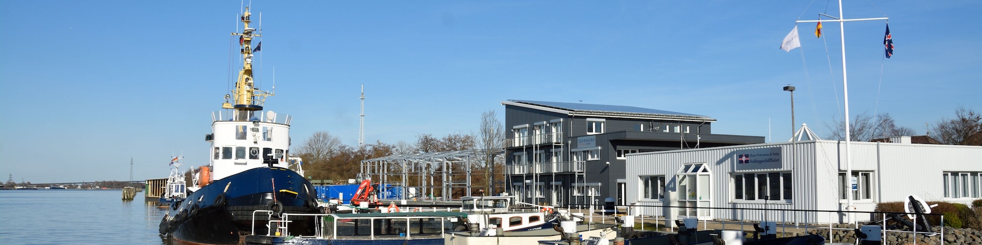 Impressionen einer Überfahrt auf der Fähre in Brunsbüttel Schlepper "Moritz", ein ehemaliger Arsenalschlepper der Bundesmarine