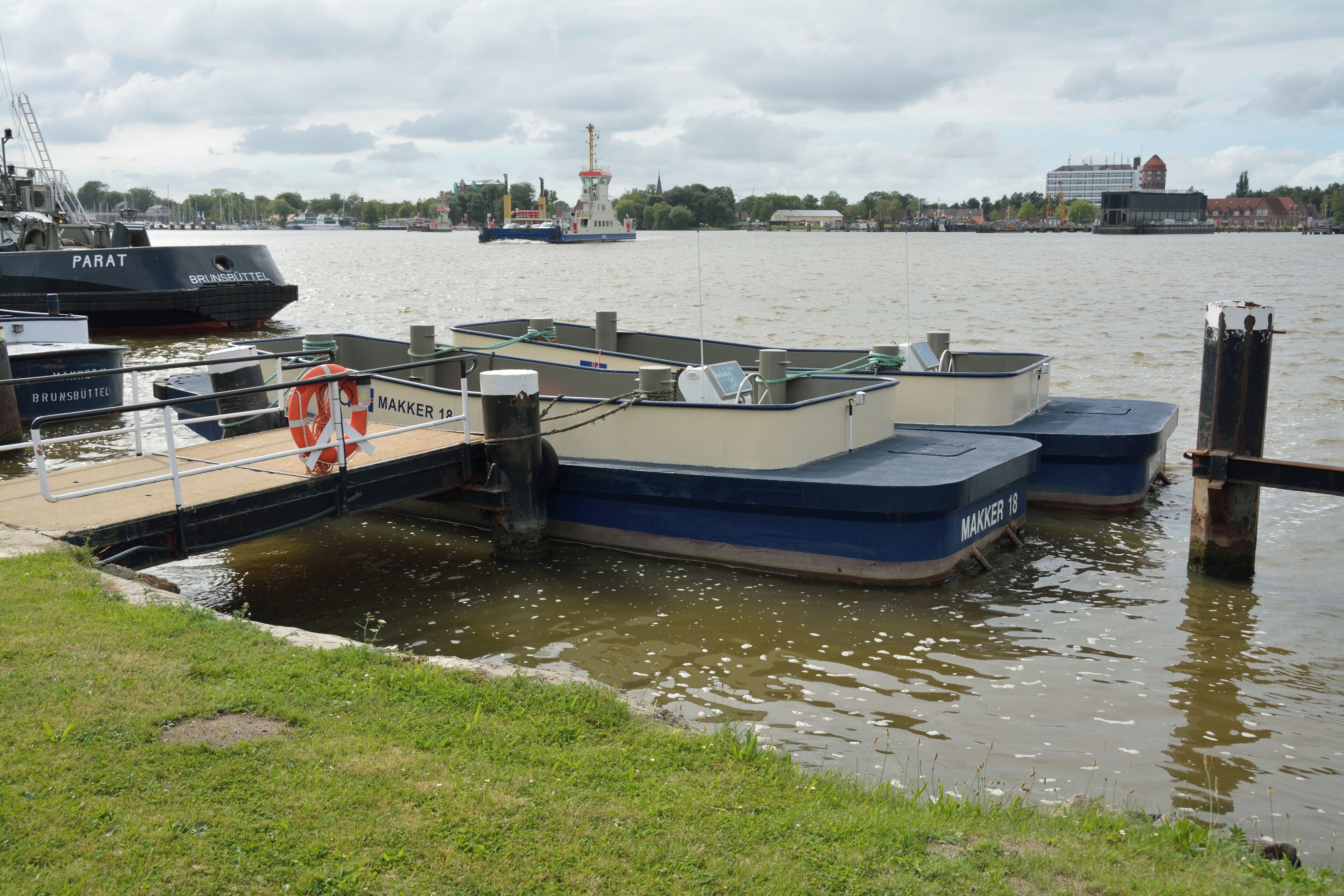 Brunsbüttel, Festmacherboote