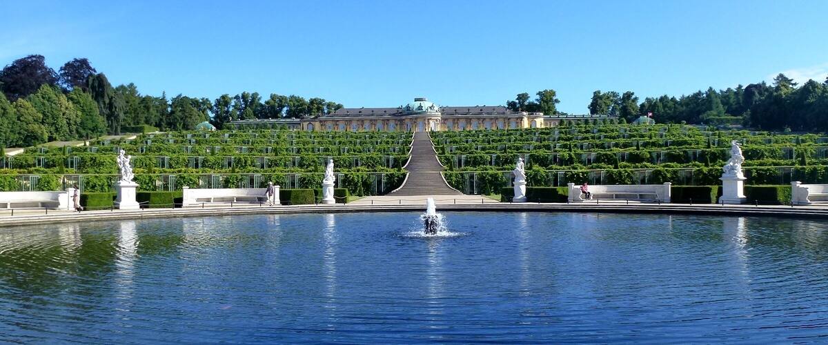 Potsdam, Blick von Süden über die Große Fontäne auf das Schloss Sanssouci
