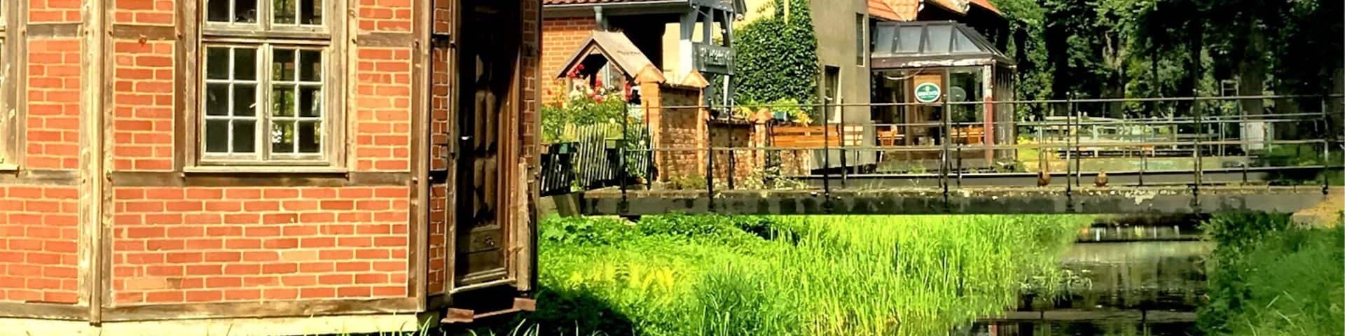 Historische Wallanlagen, prima Spaziergang am Wasser bis in die Altstadt.