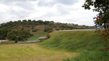 Aartalsperre, Damm, luftseitige Ansicht; Bischoffen