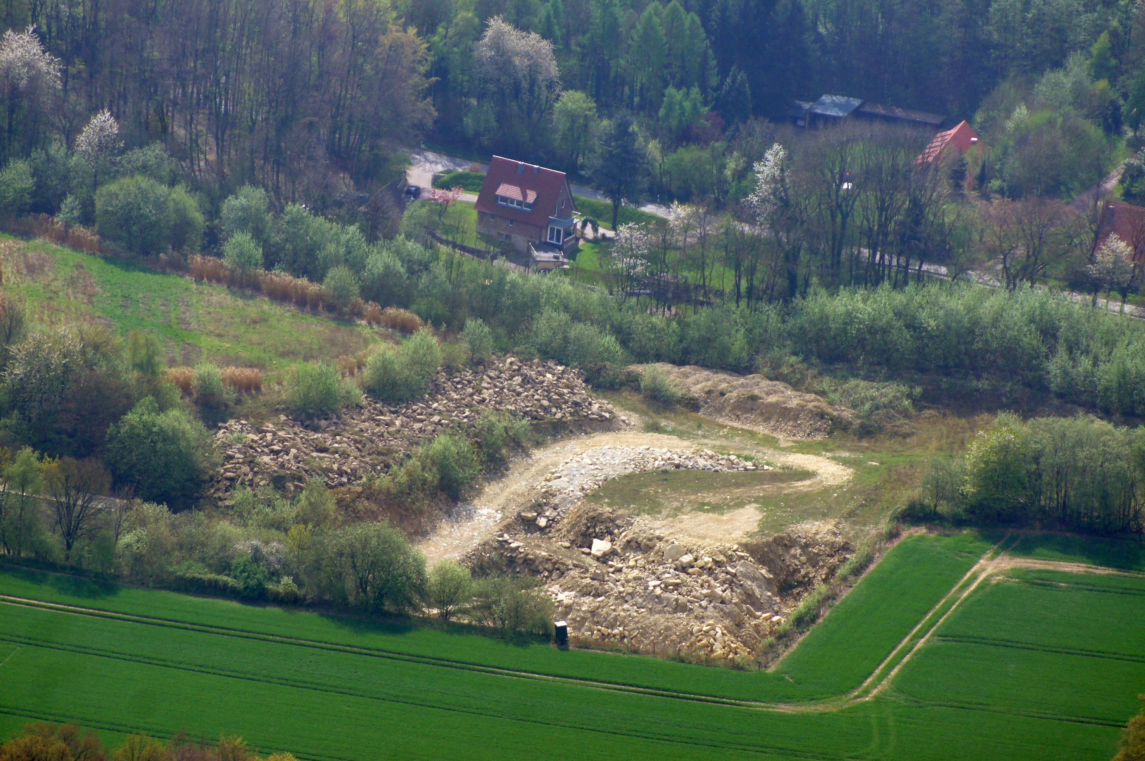 Steinbruch Dirks (Nottuln) in den Baumbergen. Die Aufnahme entstand während des Münsterland-Fotoflugs am 12. April 2014. This file was uploaded with Commonist.