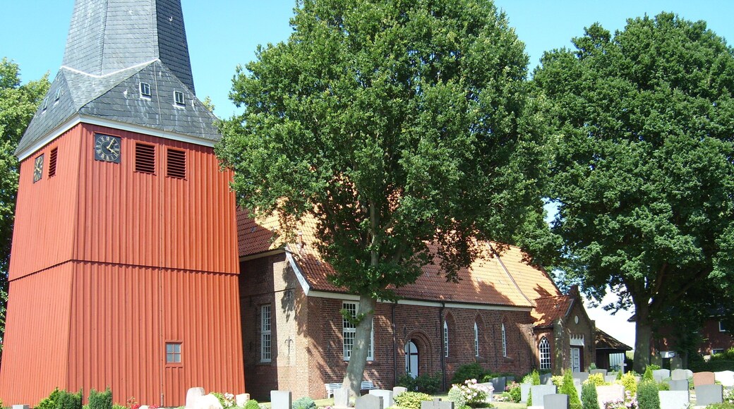 St.-Nicolai-Kirche Beidenfleth mit Kirchhof
