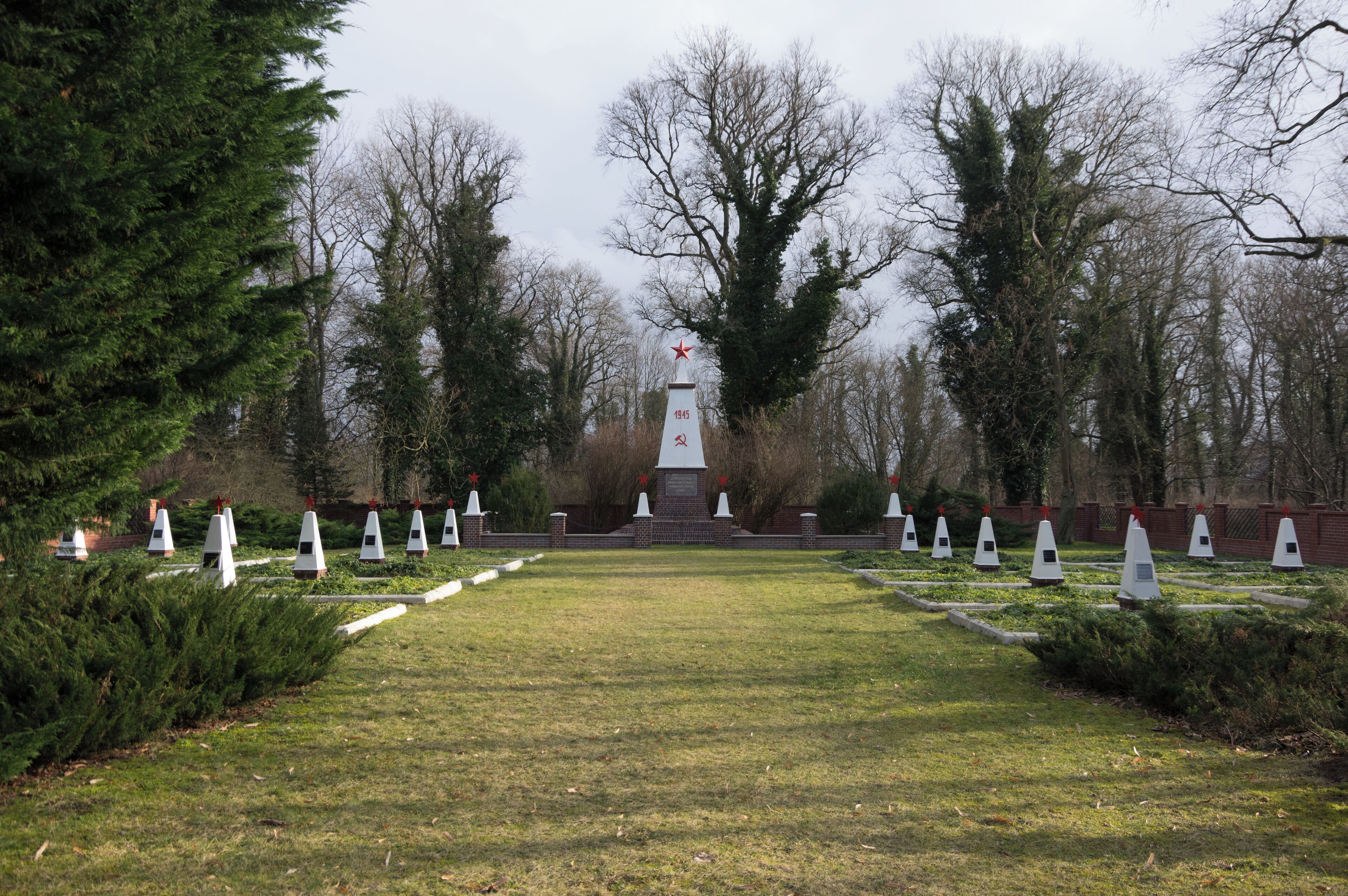 Beeskow in Brandenburg. Der Sowjetischer Ehrenfriedhof in Beeskow steht unter Denkmalschutz.