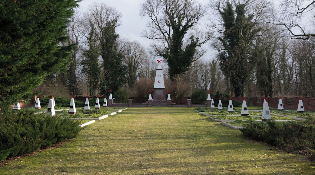 Beeskow in Brandenburg. Der Sowjetischer Ehrenfriedhof in Beeskow steht unter Denkmalschutz.