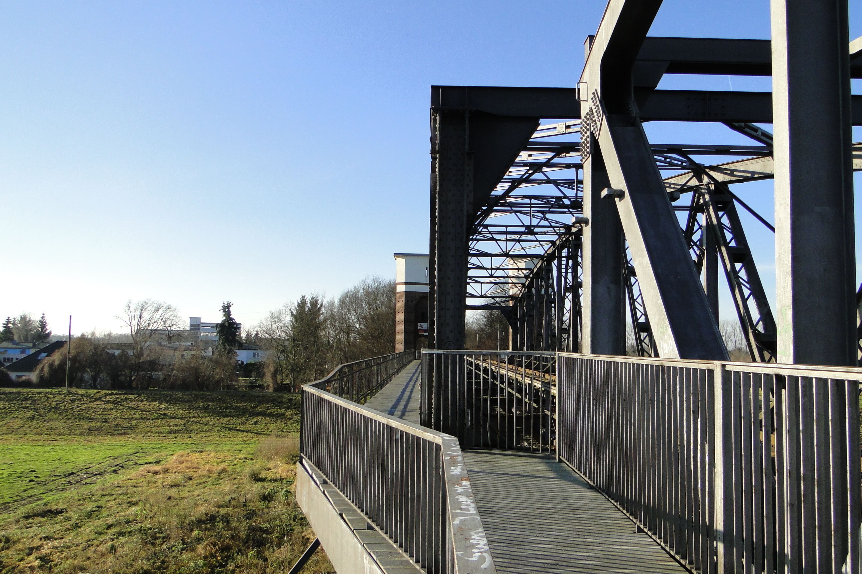 Railway bridge over the Elbe river near Barby, Salzlandkreis, Sachsen-Anhalt, Deutschland