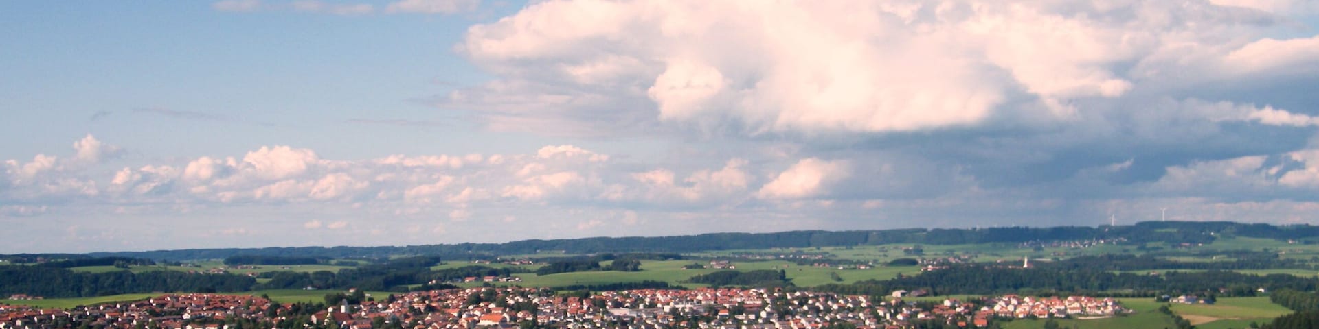 Altusried liegt auf einem nach Süden ausgerichteten Höhenrücken.