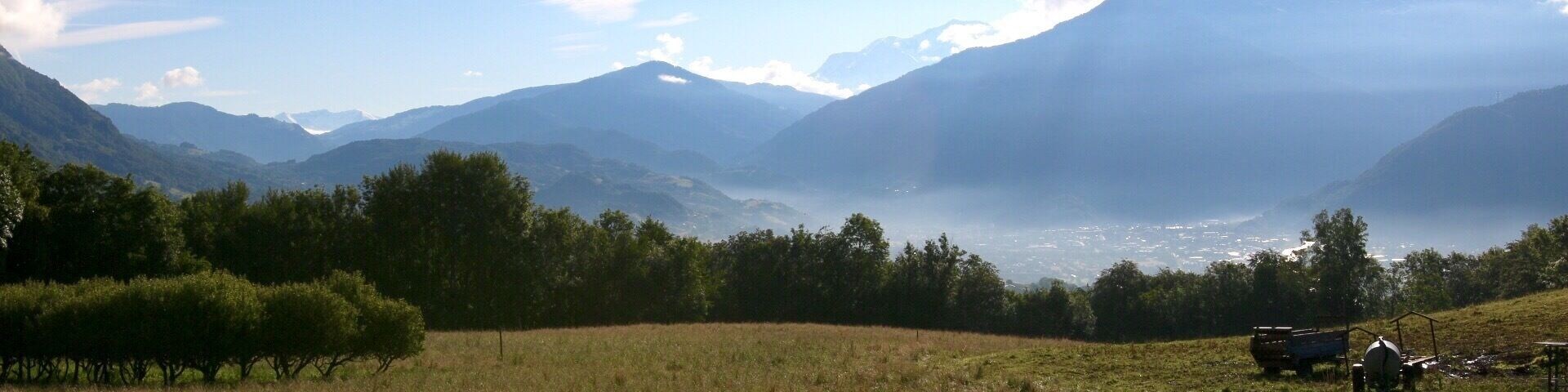 I was staying at the house of friends for three weeks in verrens-arvey, a small village near Alvertville. I just drove up the hills real early and i had this nice view over albertville in the misty valley..