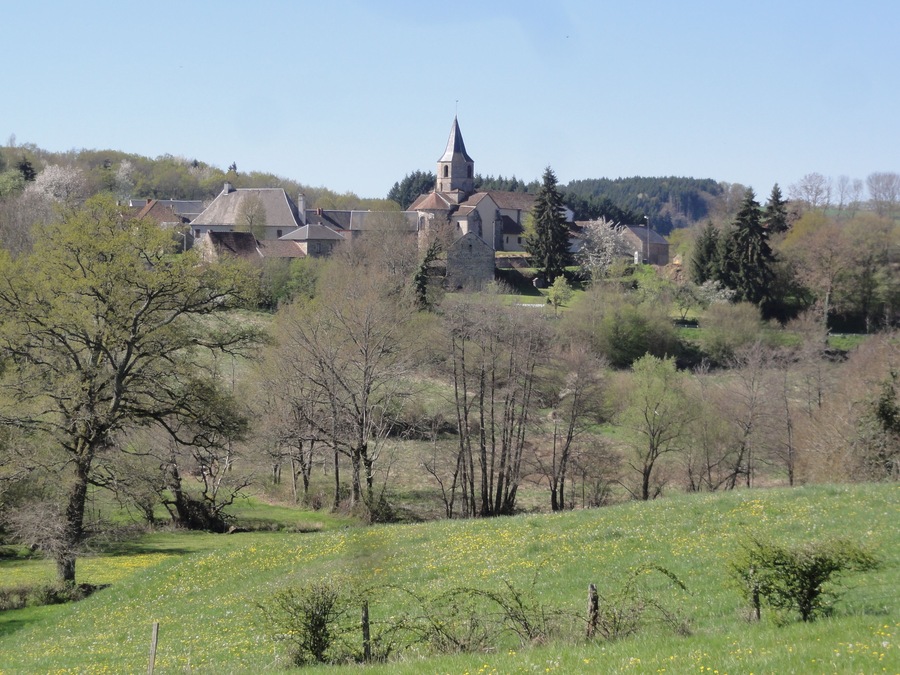 Vergheas (Puy-de-Dôme) vue sur le village