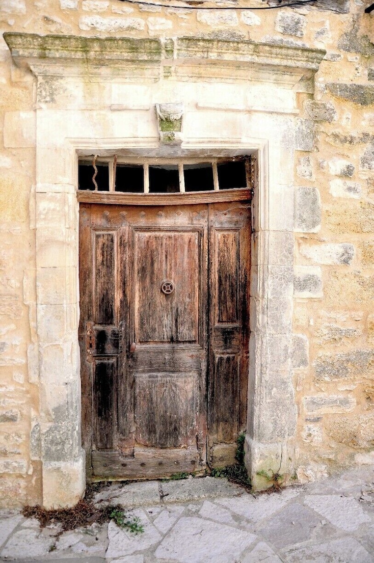 Everywhere you look in Vacheres there is some fabulous medieval feature