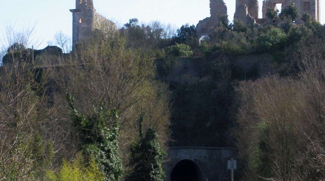 This building is en partie classé, en partie inscrit au titre des Monuments Historiques. It is indexed in the Base Mérimée, a database of architectural heritage maintained by the French Ministry of Culture, under the reference PA00081764 .