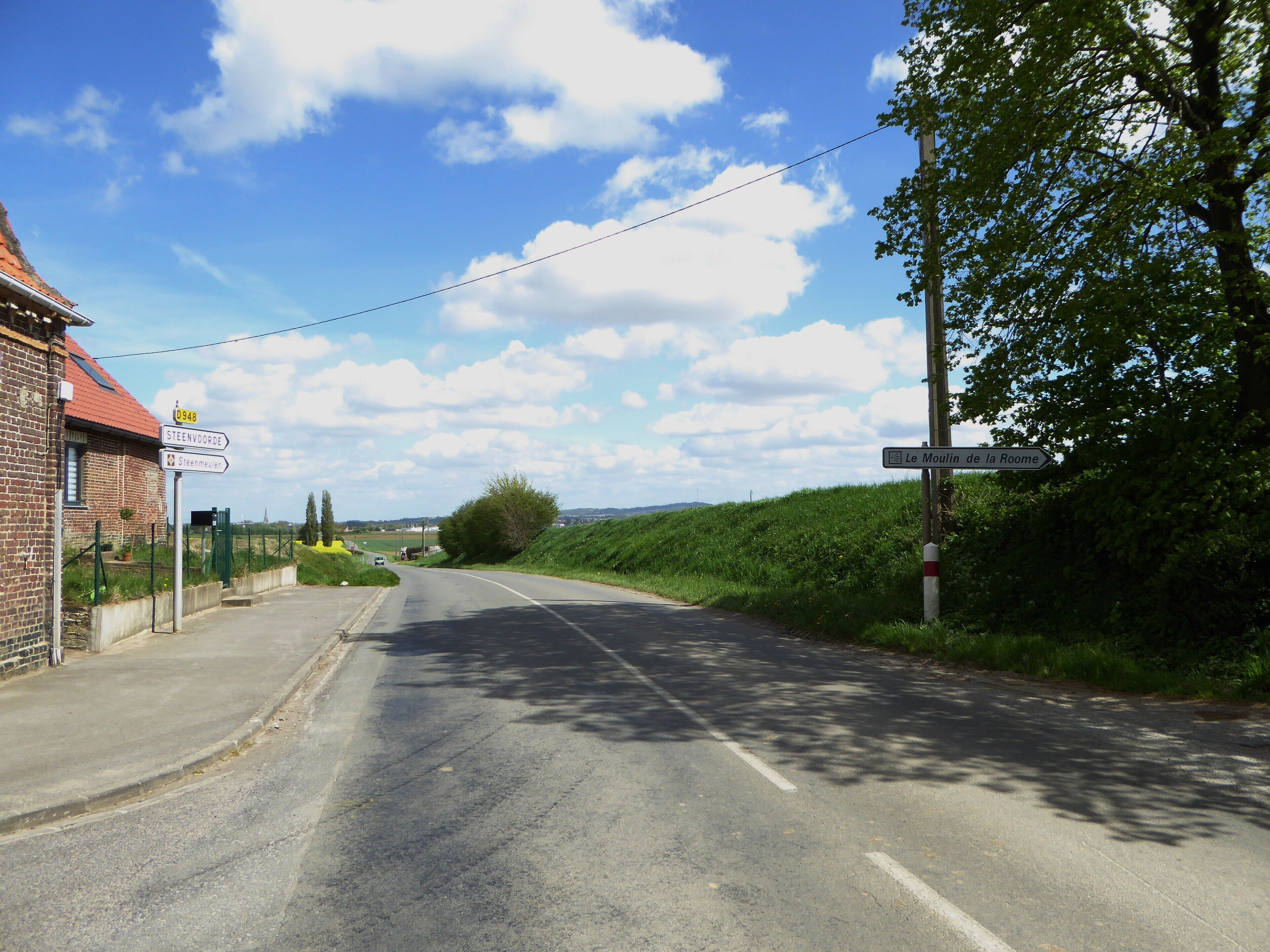 Route de la Roome Terdeghem..- Hauts-de-France, France.