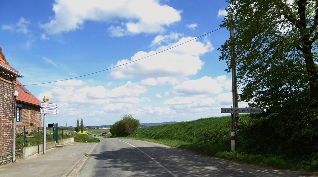 Route de la Roome Terdeghem..- Hauts-de-France, France.