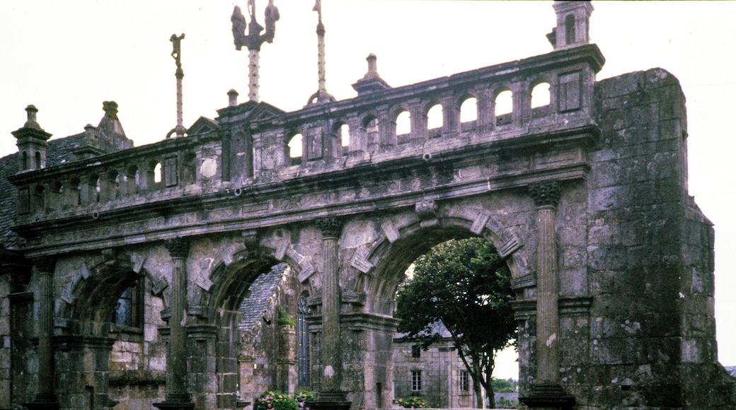 Arc de triomple de l'enclos paroissial de Sizun, Finistère, Bretagne, France