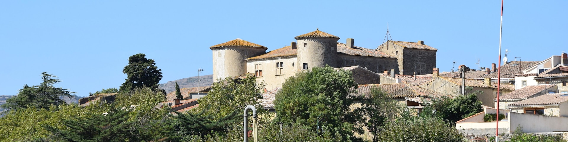 This building is indexed in the Base Mérimée, a database of architectural heritage maintained by the French Ministry of Culture, under the reference PA00102903 .