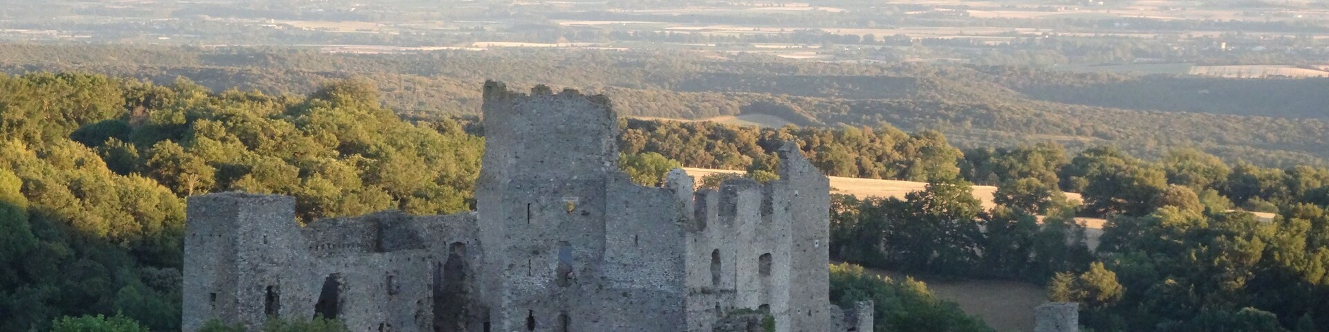 This building is indexed in the Base Mérimée, a database of architectural heritage maintained by the French Ministry of Culture, under the reference PA00102895 .