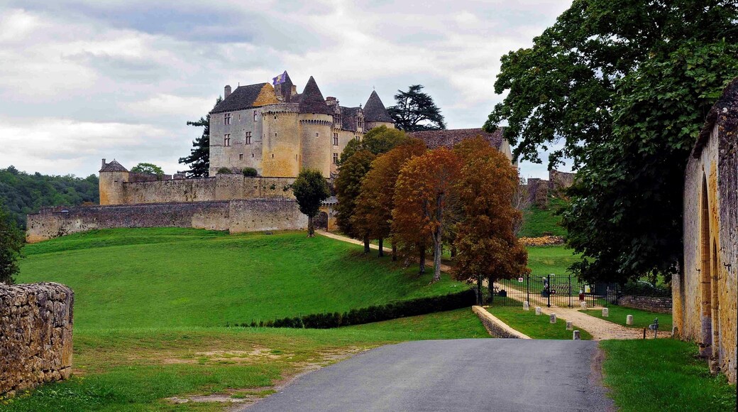This building is indexed in the Base Mérimée, a database of architectural heritage maintained by the French Ministry of Culture, under the reference PA00082878 .
