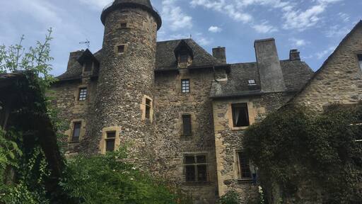 Authentic and calm village with nice shops
#france
#aveyron