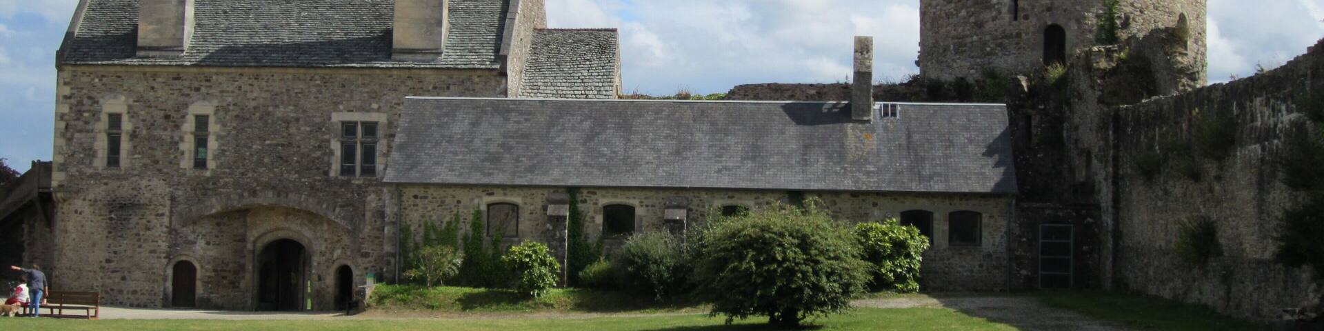 This building is indexed in the Base Mérimée, a database of architectural heritage maintained by the French Ministry of Culture, under the reference PA00110603 .