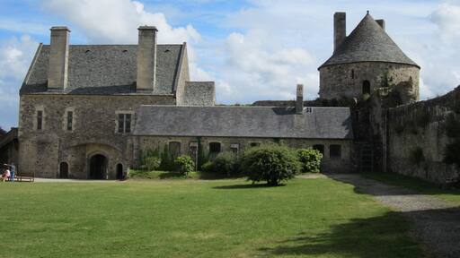 This building is indexed in the Base Mérimée, a database of architectural heritage maintained by the French Ministry of Culture, under the reference PA00110603 .