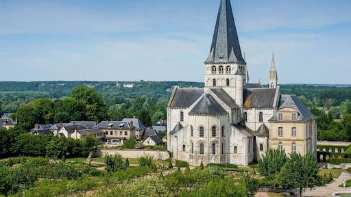 This building is classé au titre des Monuments Historiques. It is indexed in the Base Mérimée, a database of architectural heritage maintained by the French Ministry of Culture, under the reference PA00101033 .